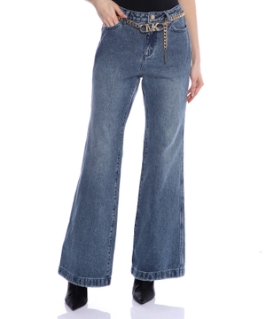 Flared jeans with chain belt