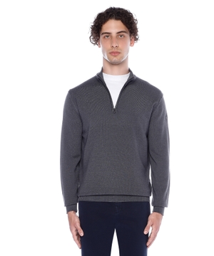 Long sleeve sweater with zipped collar