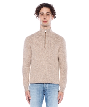 Long sleeve sweater with zipped collar