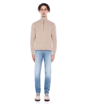 Long sleeve sweater with zipped collar