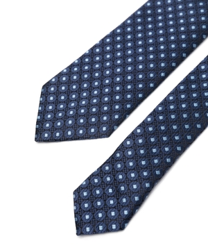 Patterned silk tie