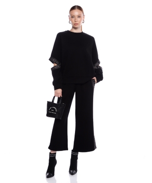 Sweatshirt with cutout details