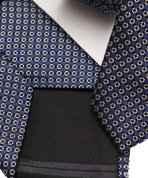 Patterned silk tie