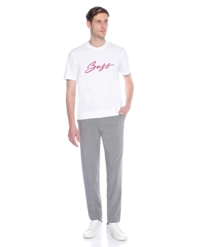 Düz biçimli loqolu t-shirt