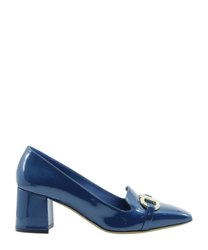Pumps with Gancini ornament