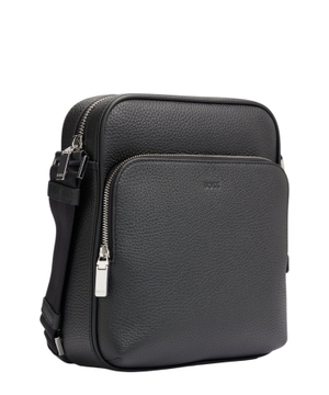 Reporter leather bag with embossed logo