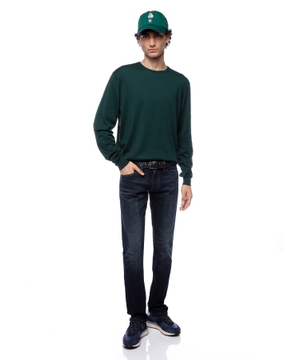 Round neck sweater with long sleeves