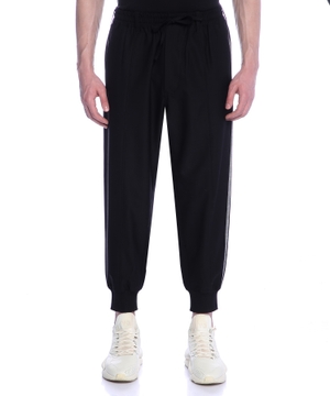 Sporty sweatpants with stripes
