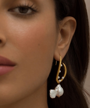 Mini Twist Pearl earrings