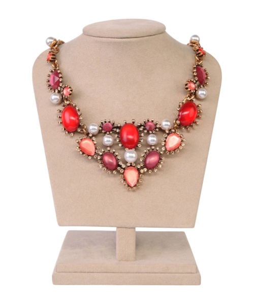 Ожерелье с отделкой из камней