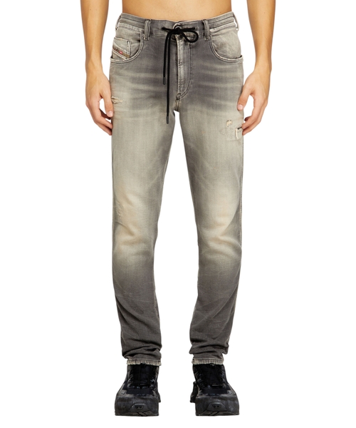 Джинсы облегающего кроя