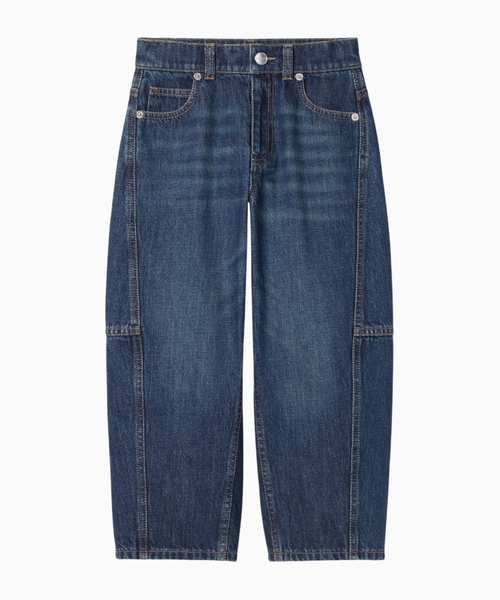 Loose-fitting jeans