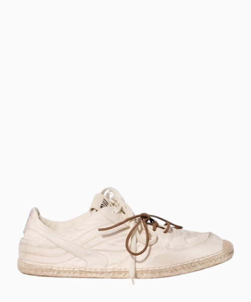 Gymnasium canvas sneakers