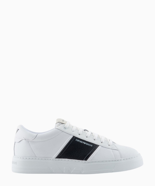 Leather sneakers with an logo