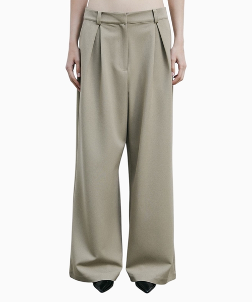 Loose-fitting pants