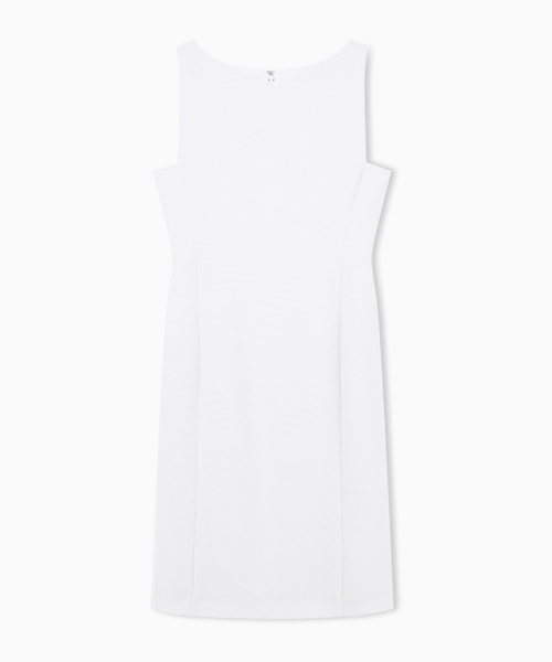 Sleeveless dress with a boat neckline