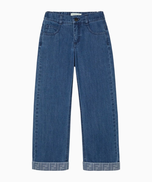Loose-fitting jeans
