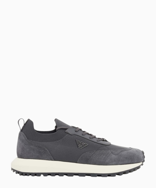 Sneakers in suede