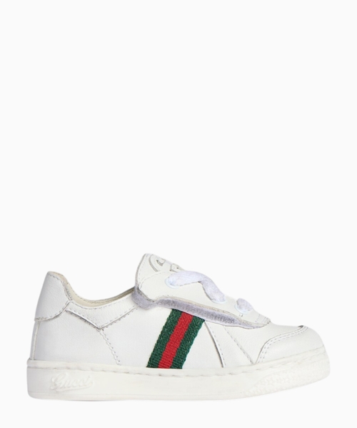 Stretch low top sneaker