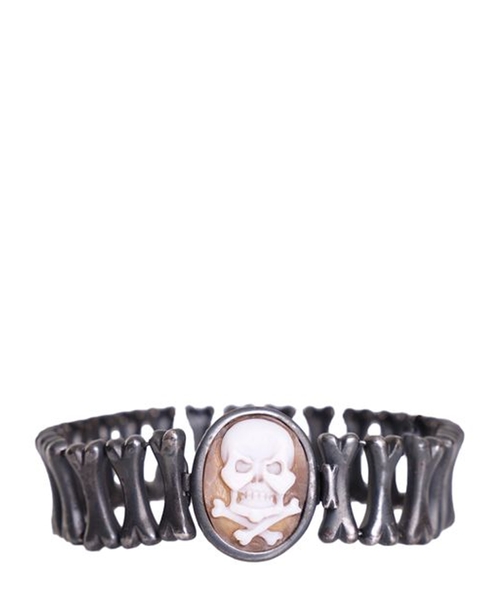 Bracelet with skull detail