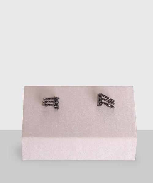 Brilliantlarla bəzədilmiş sırğa