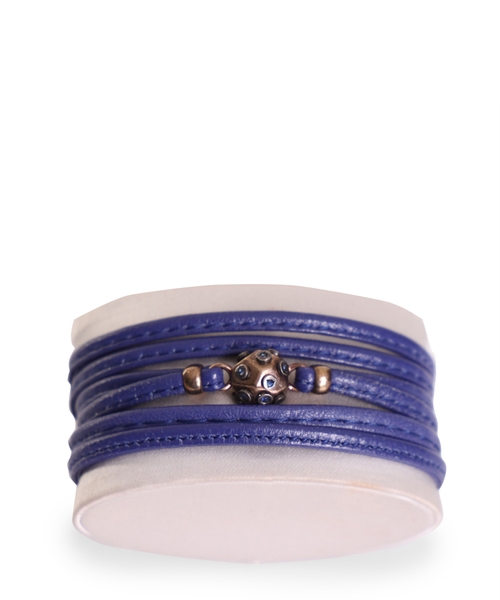Leather bracelet with sapphires