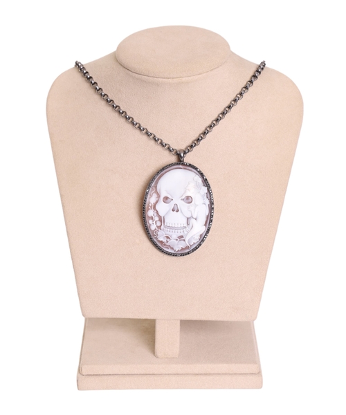 Sardoniks və qara brilliantlarla bəzədilmiş boyunbağı