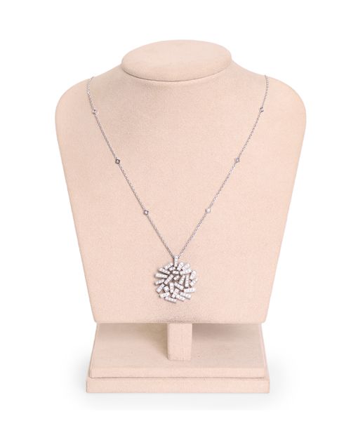 Ağ qızılı rəngli brilliantlarla bəzədilmiş "Le Grand Frisson" boyunbağısı