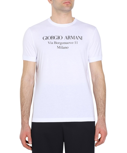 Белая футболка с логотипом