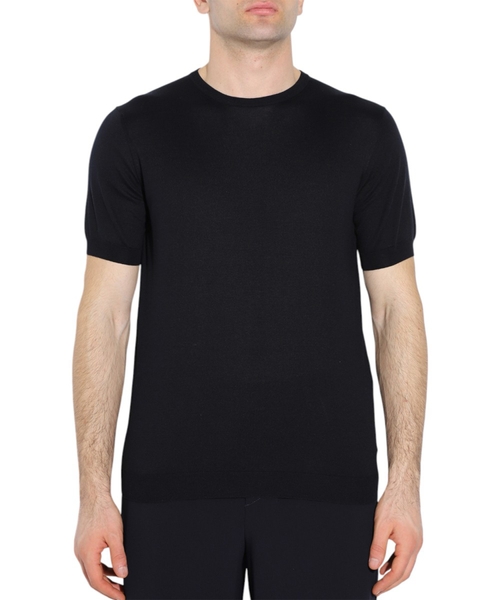 Qara rəngli düz biçimli qısaqol t-shirt