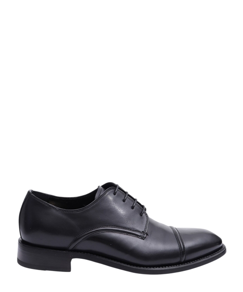 Derby shoes with lace-up design