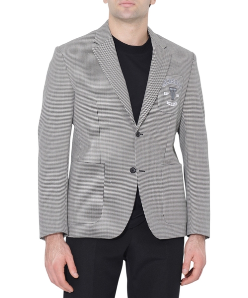 İki düyməli bağlanma ilə pencək