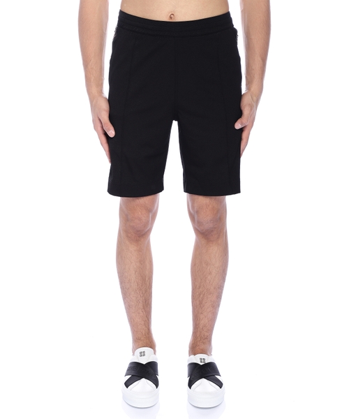 Elastic waist shorts with logo detail