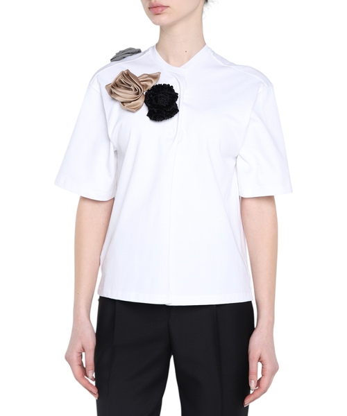 Short sleeve shirt with applications