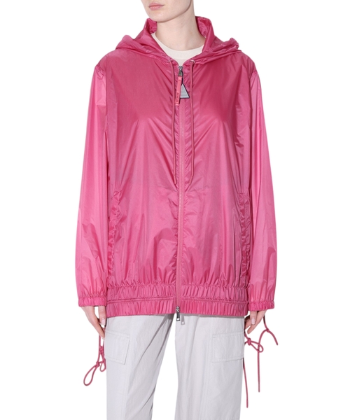 Куртка с капюшоном и длинными рукавами