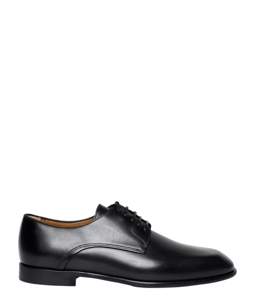 Derby shoes with lace-up design