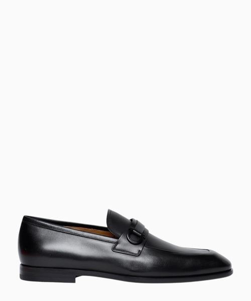 Metal buckle loafers