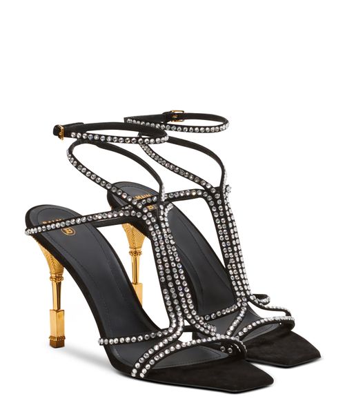 Kristallarla bəzədilmiş Moneta səndəli