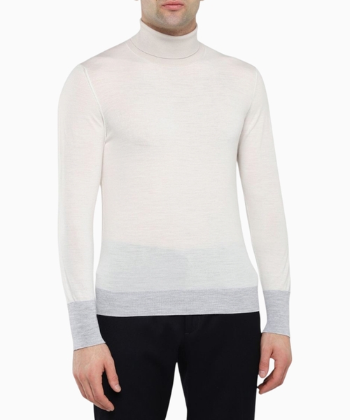 Long sleeve straight fit sweater
