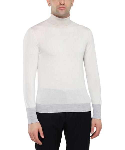 Long sleeve straight fit sweater