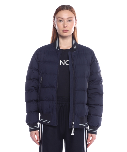 Стёганая куртка с длинными рукавами и деталью логотипа