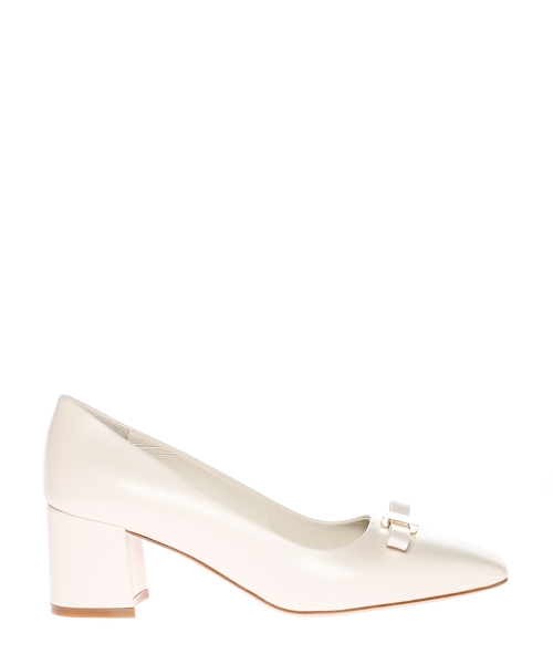 Кожаные туфли на каблуке с бантом