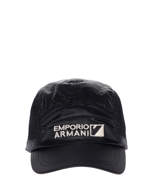 Кепка с аппликацией логотипа