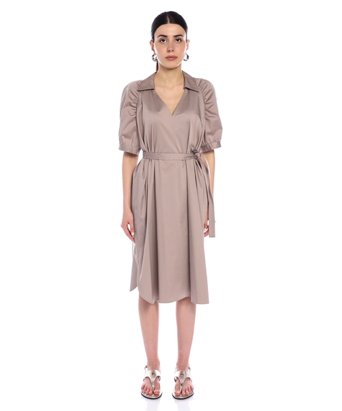 Расклешенное платье с объемными рукавами