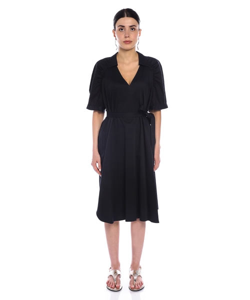 Расклешенное платье с объемными рукавами