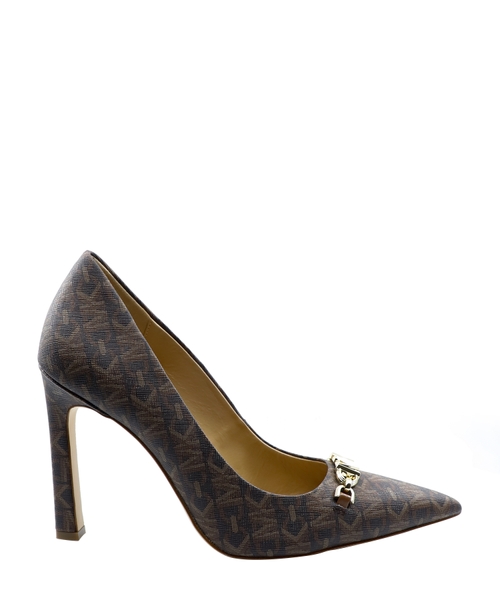 Leather pumps