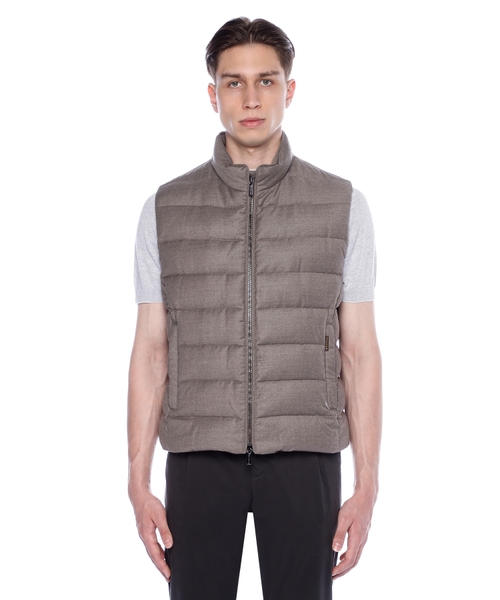 Sleeveless Oliver vest with zip fastening