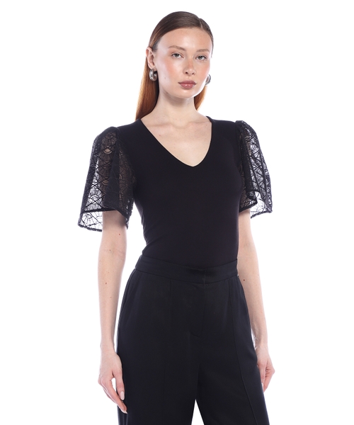 T-shirt with lace trim