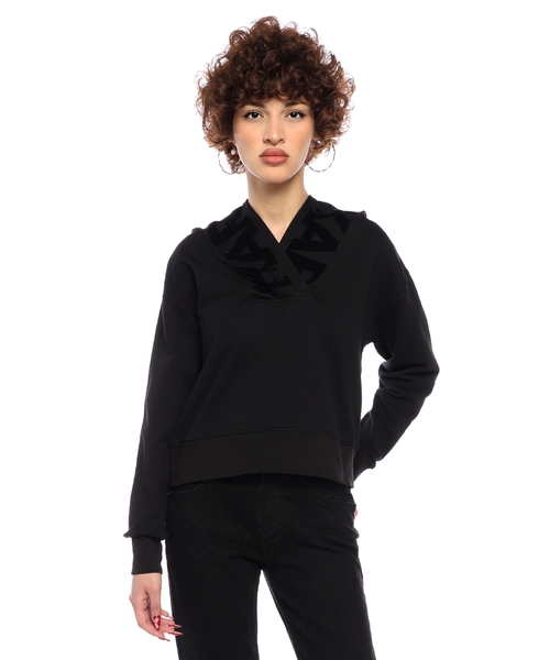 Толстовка с логотипом на капюшоне