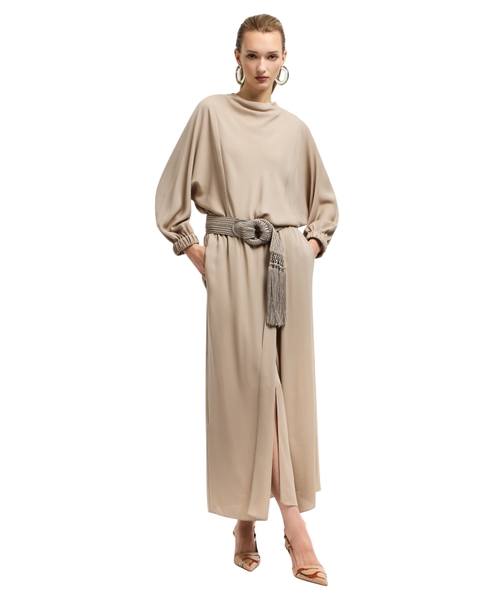 Длинное шелковое платье